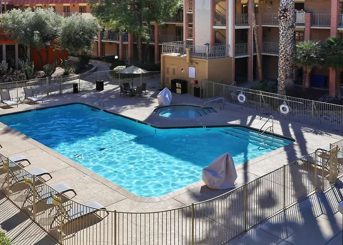 Hotel Doubletree By Hilton Airport 4*