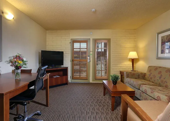 Hotel Doubletree By Hilton Airport 4*