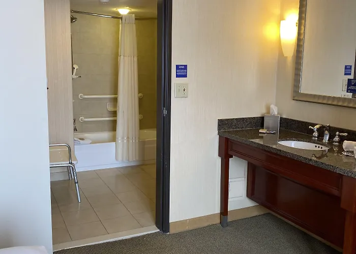 Doubletree By Hilton Airport Hotel 4*
