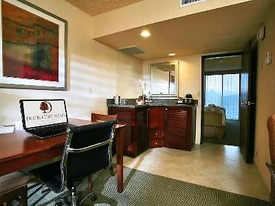 Doubletree By Hilton Airport